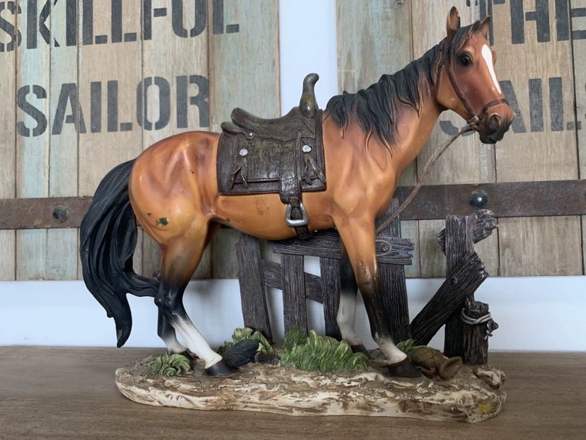 модон өнгө хурд морь Т 22321