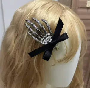 Halloween. үсний хавчаар бантиктай гар